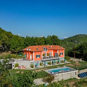 Cascina Trevo , Spotorno Italië